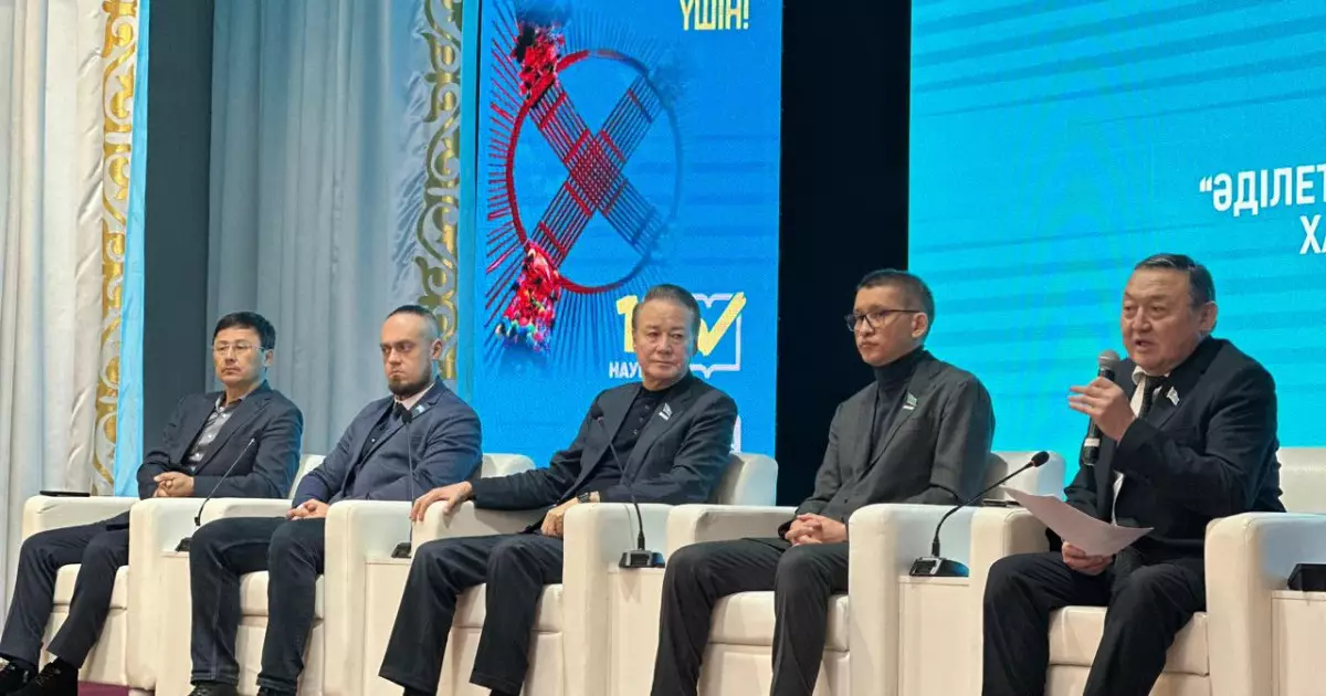   Қарағандылық жұмысшыларға жаңа Конституция нормалары егжей-тегжейлі түсіндірілді   