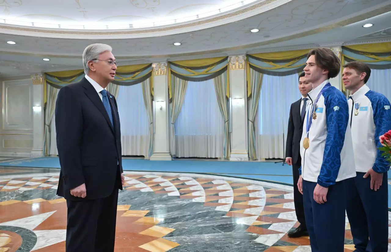 «32 жылдан кейін қол жеткізген тарихи жүлде»: Мемлекет басшысы Михаил Шайдоровты марапаттады