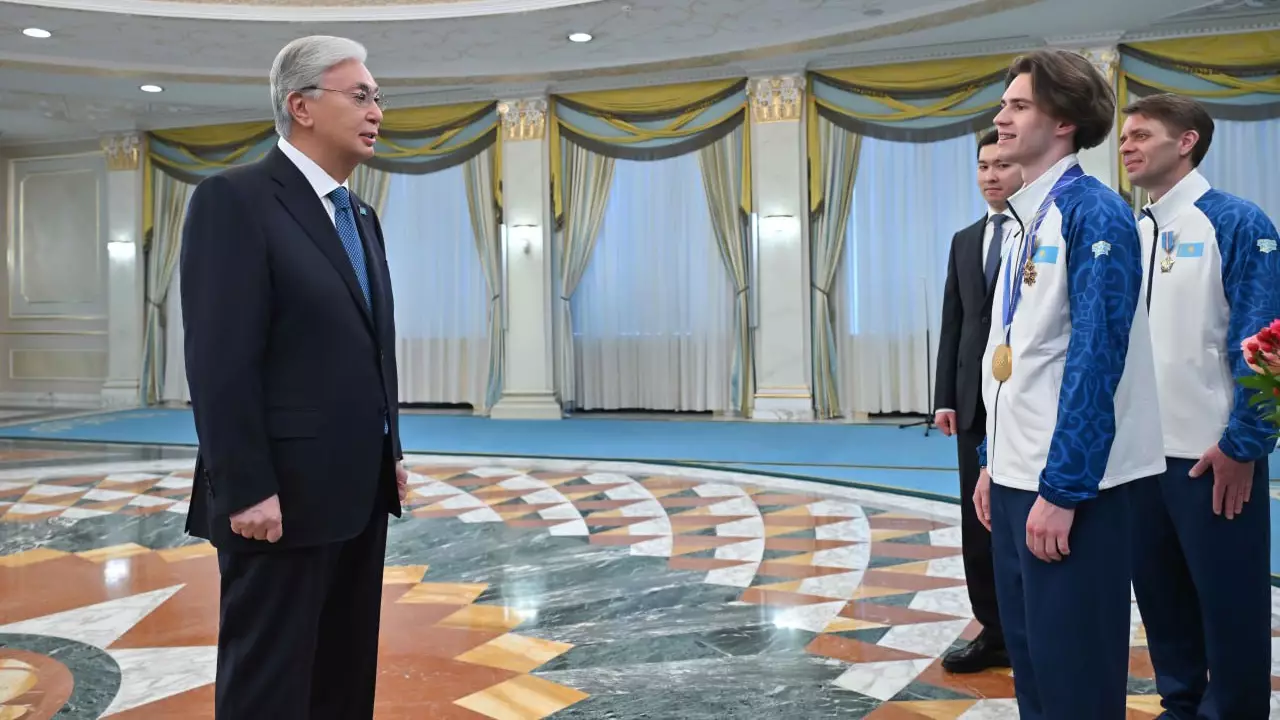 Тоқаев Қысқы Олимпиада ойындарының чемпионы Михаил Шайдоровты марапаттады