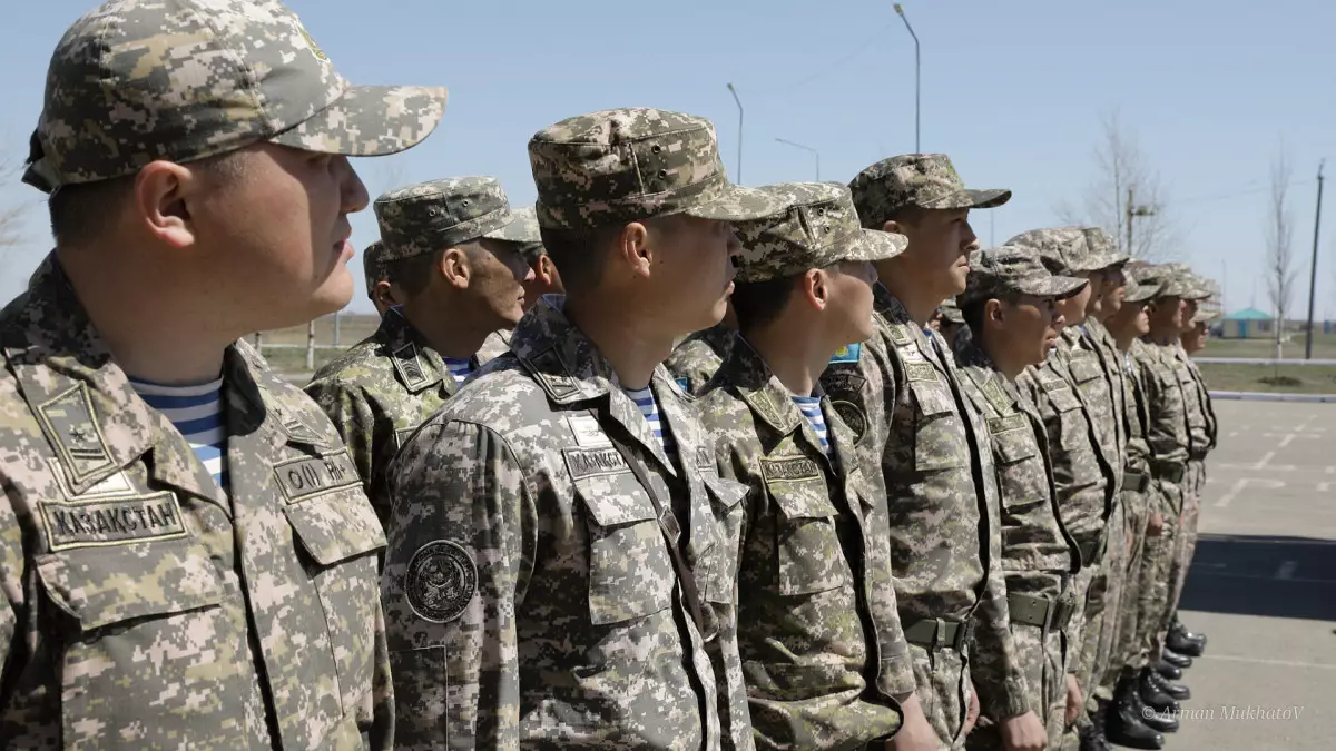 Солдатам срочной службы отсрочили кредиты на 300 млн тенге