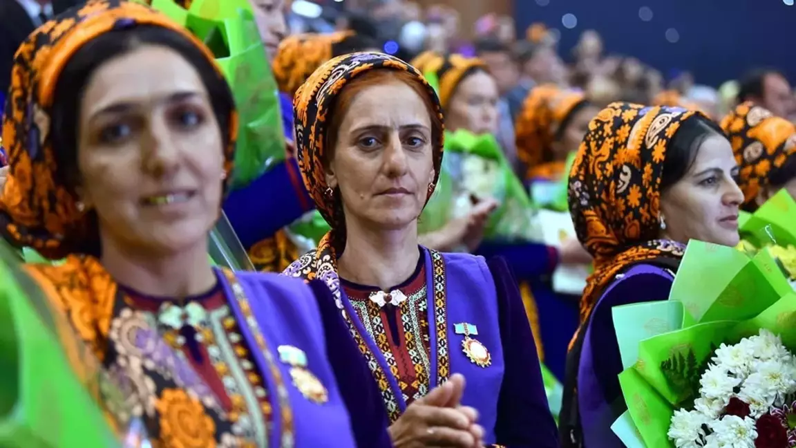 Түрікменстанда 8 наурызға орай әйелдерге 8,5 мың теңгеден беріледі