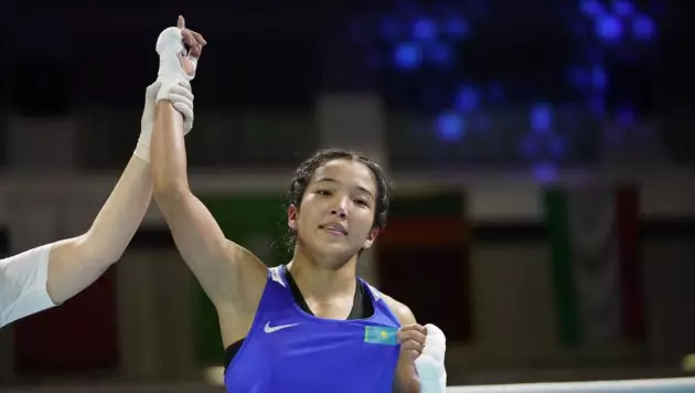 Кіші ӘЧ-де екі қазақ боксшы бір-бірімен айқасты