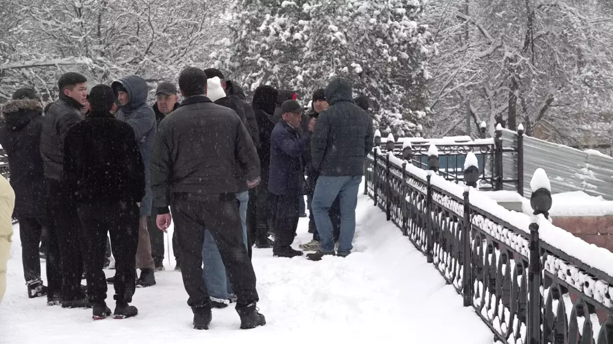 200 миллион теңге қарыз: жұмысшылар еңбекақысын талап етуде