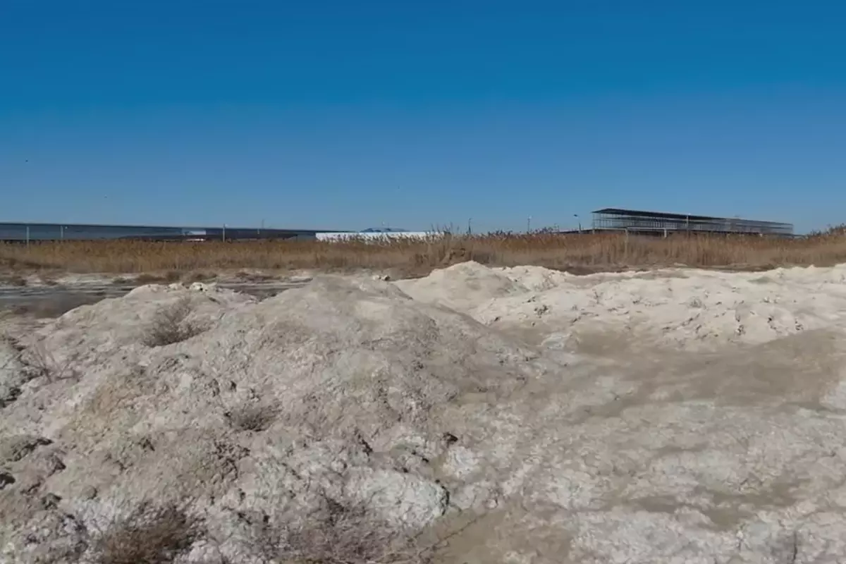 В Атырау обнаружили залежи промышленных отходов