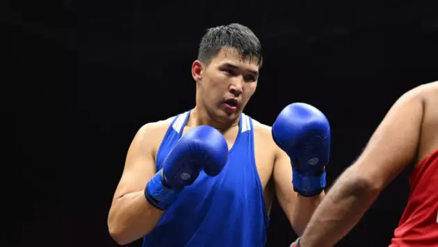 Казахстанский боксёр уступил брату на малом ЧМ и покинул турнир