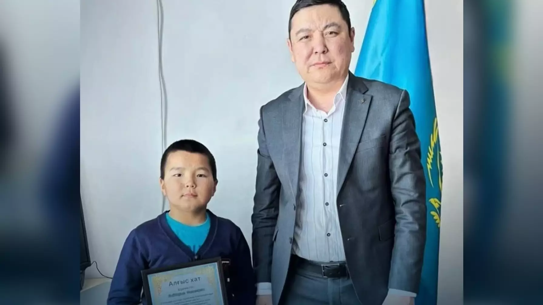 «Екі інісін өрттен құтқарып қалды»: БҚО-дағы 9 жасар баланың ерлігі туралы ақпарат жария болды (ФОТО)