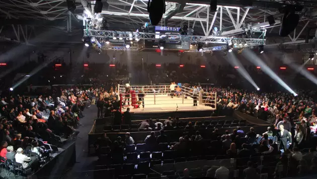 Казахстанка перебила американку и вышла в следующий раунд малого ЧМ по боксу