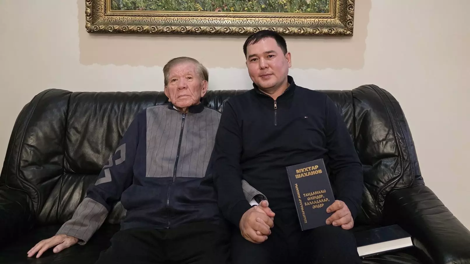 "Қарт адамның аузына сөз салып, келінін алдап, бейнекамераға түсіріп алған." Мұхтар Шахановқа қатысты видео төңірегінде сұмдық дерек айтылды