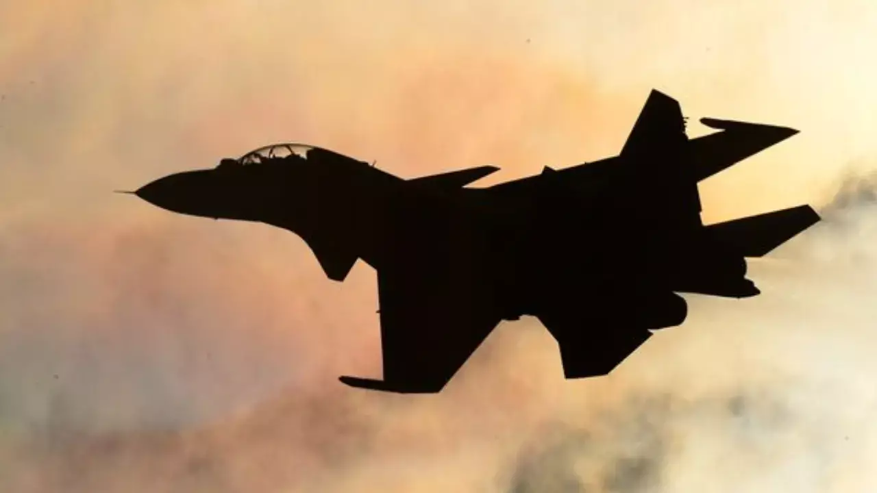 Истребитель разбился во время учебного полета в Казахстане.