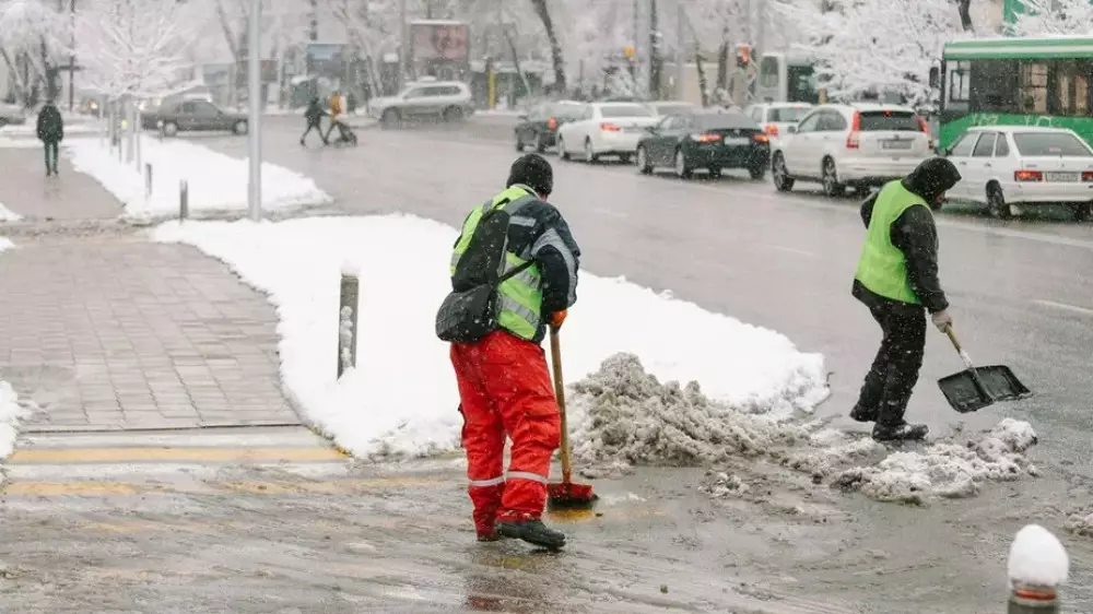 Осадки, туман, гололёд; штормовое предупреждение объявлено в 15 областях