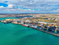 Модернизация портов Актау и Курык в Казахстане завершится в 2026 году.