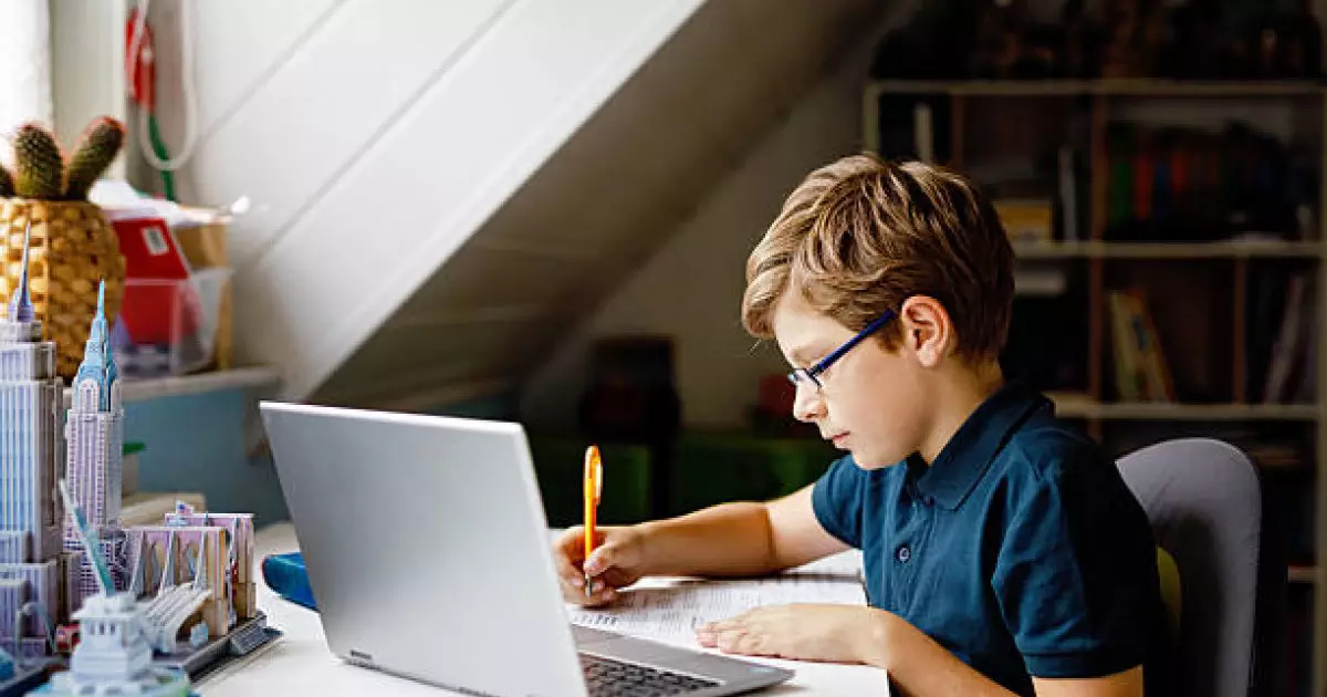  Бүгін Астанада оқушылар онлайн оқиды 