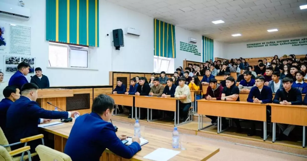   «Заң мен тәртіп»: астаналық студенттерге сталкингке қатысты үлгілік сот процесі көрсетілді   