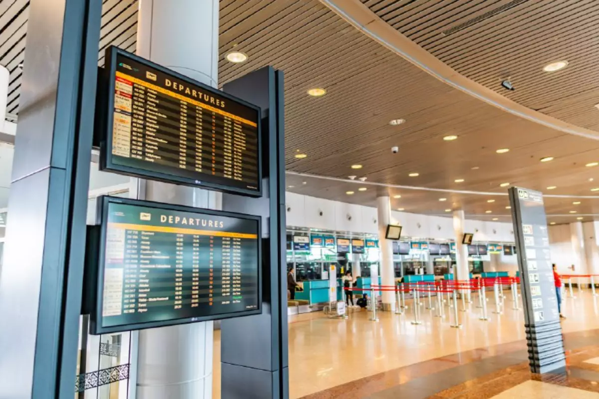 Полосу в аэропорту Астаны закроют: как изменятся рейсы