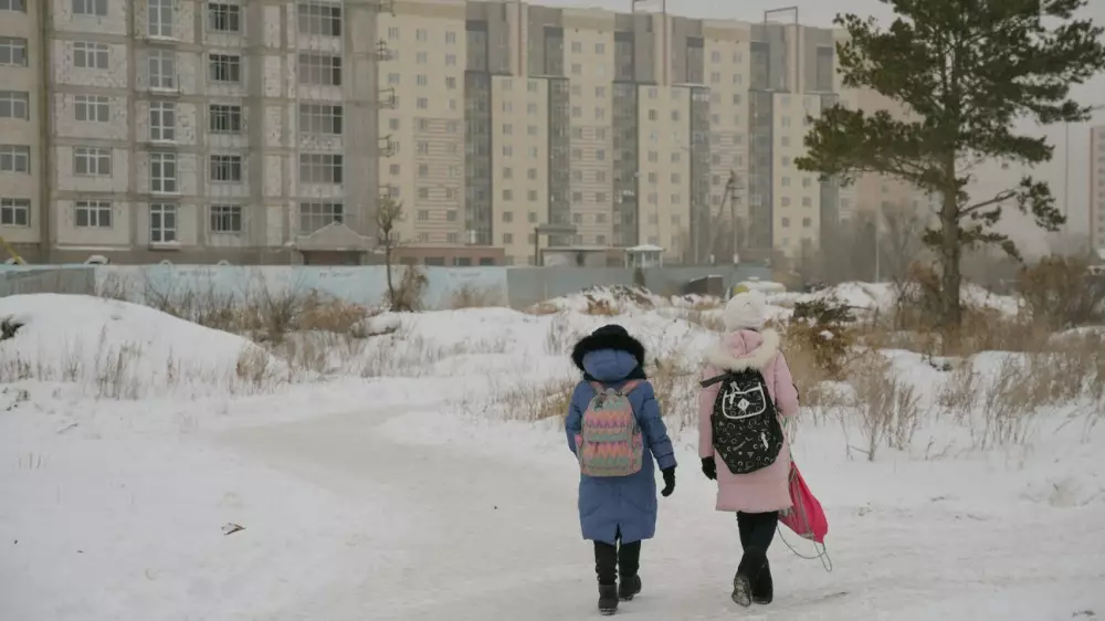 Учащихся второй смены в Астане и Семее переводят на дистанционку