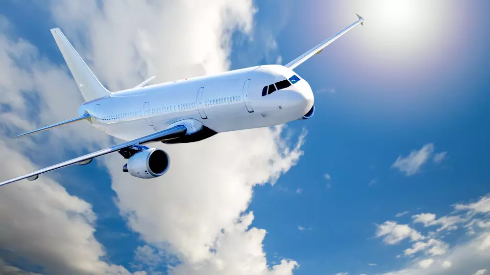 Маңғыстау облысының бас полицейі мен дәрігер ұшақта жағдайы нашарлаған шетелдікті аман алып қалды