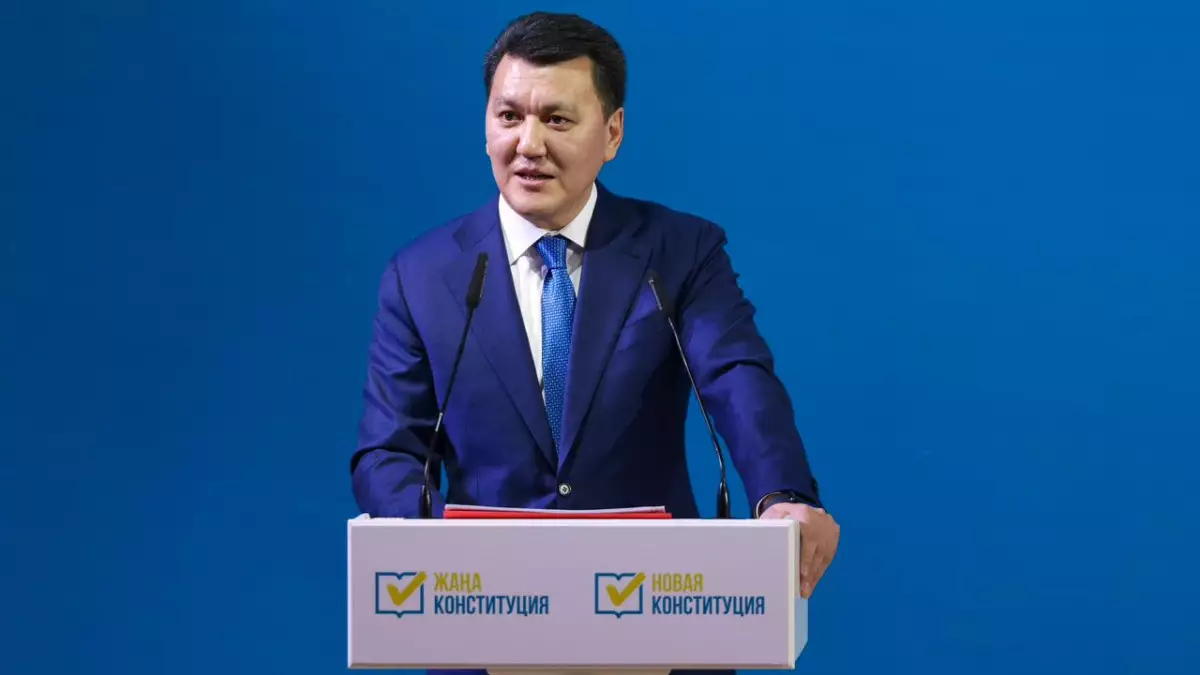 Ата Заңның архитекторы: Ерлан Қарин Президенттің жаңа Конституцияны әзірлеуге қалай қатысқаны жайында айтты
