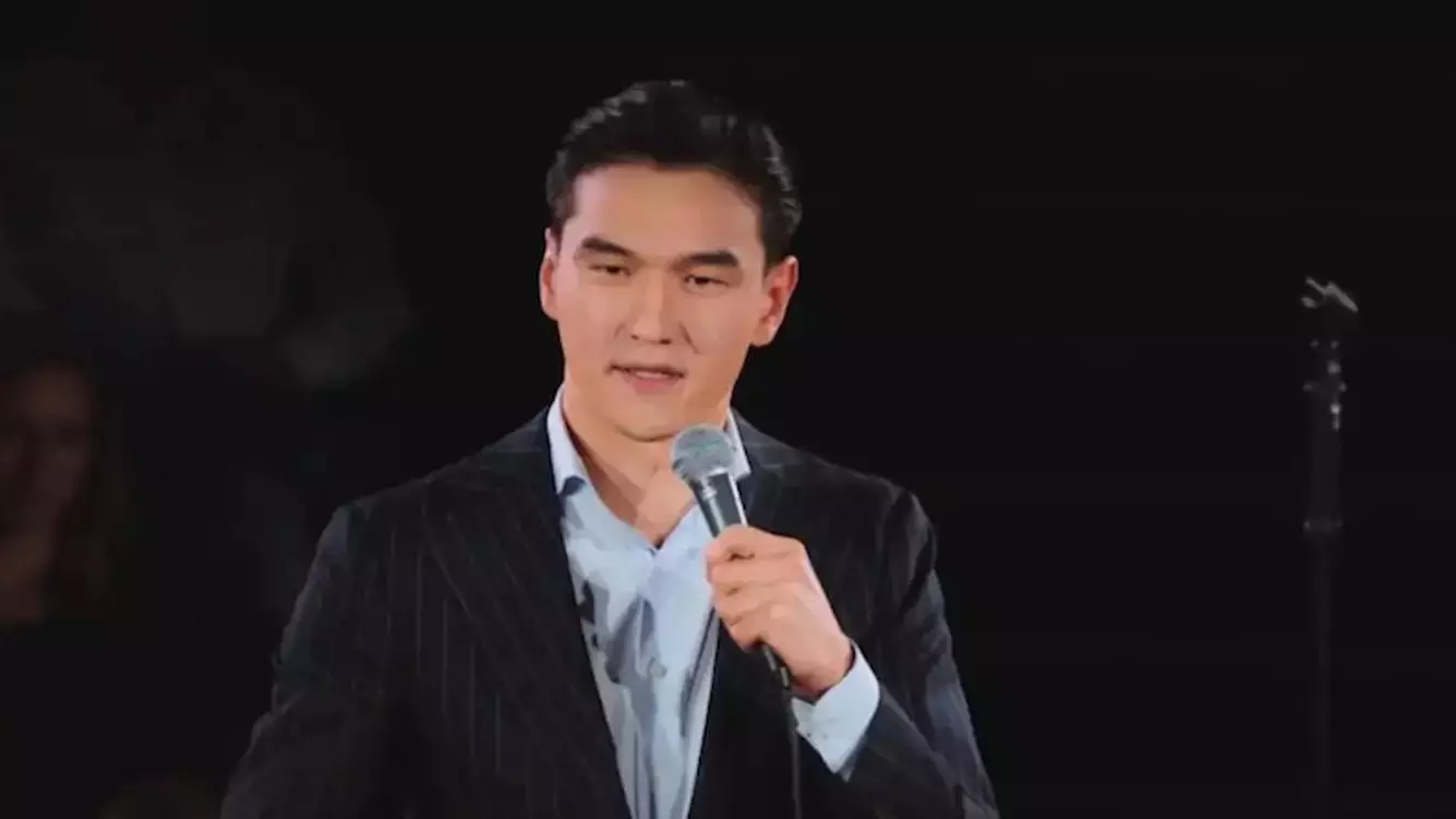 "Көбі қылмыскерді көруге келген сияқты": Нұрлан Сабыровтың Пхукеттегі кешінде не айтқаны жария болды