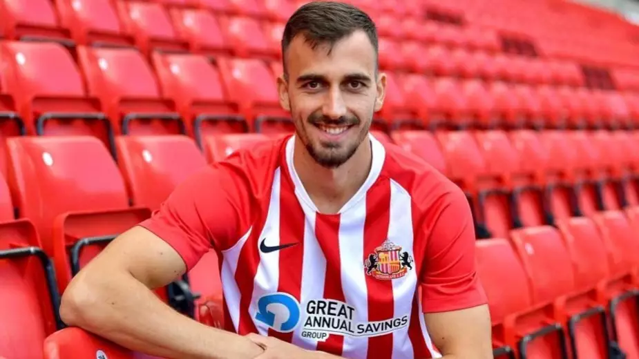 Поигравший в Англии футболист договорился о трансфере в Казахстан