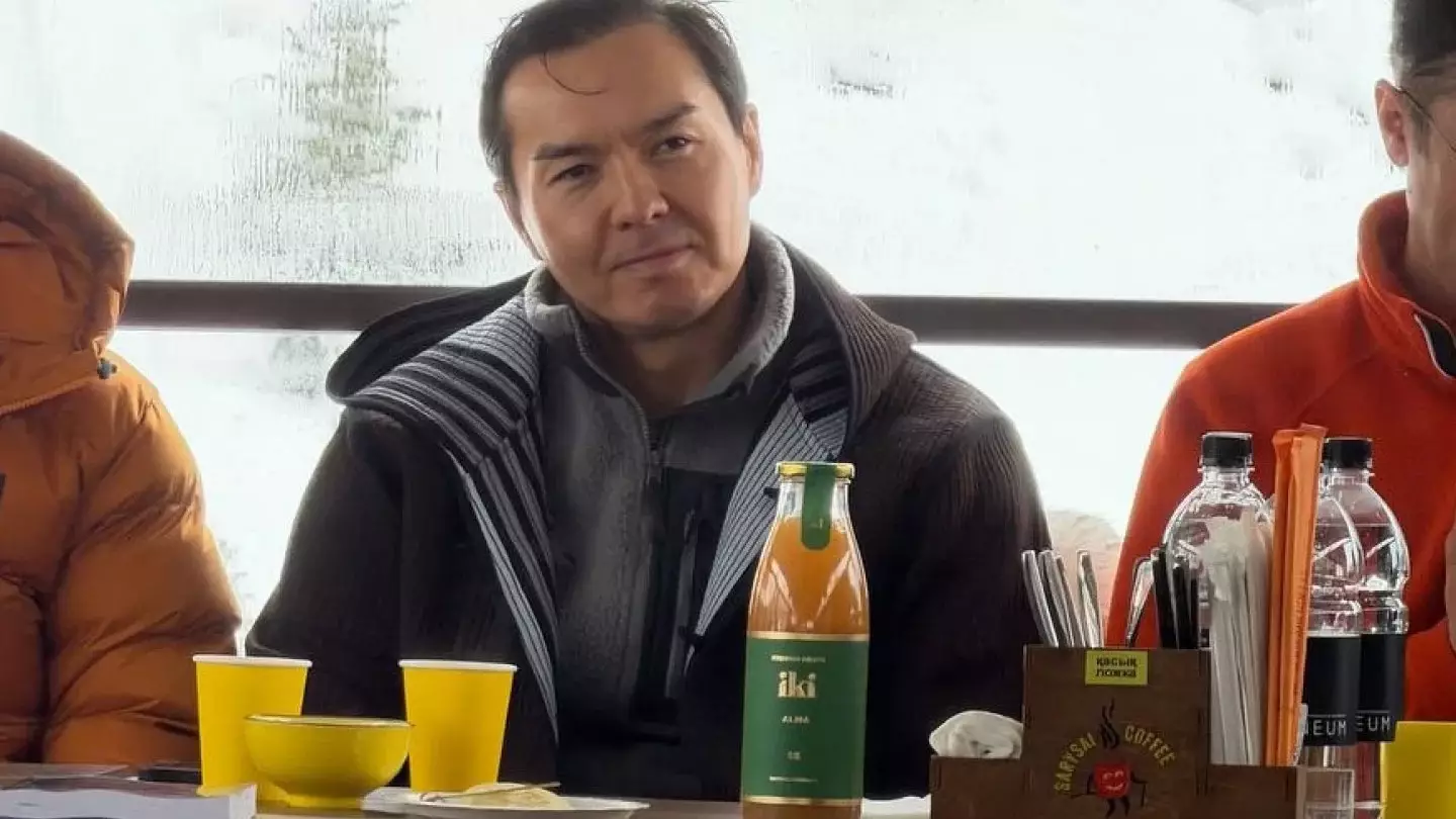 "Саясаттан алшақ" - Нұрсұлтан Назарбаевтың немересі жобасы туралы айтты (ВИДЕО)