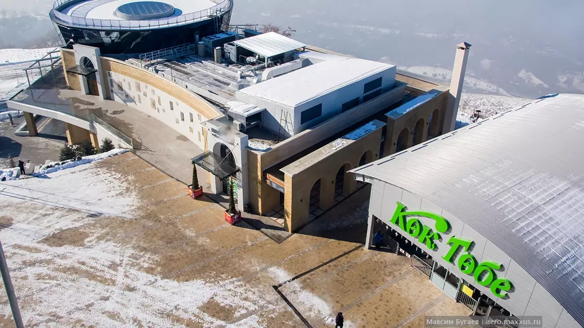 “Қарапайым халыққа қолжетімсіз болып барады”. Блогер Көктөбедегі қызмет құнын сынға алды