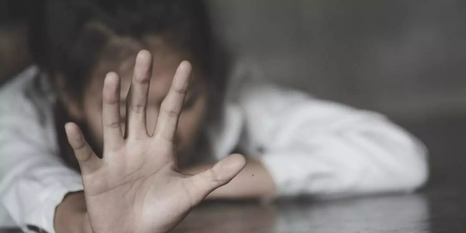 «Ағай алдына отырғызып алды»: Шымкентте мұғалім 7 жасар қызды зорлады деген күдікке ілінді 