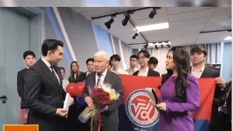 "Академикті жастар күтіп алып, ізгі тілегін арнап, гүл берді". Белгілі академик Асқар Жұмаділдаев 70 жасқа толды