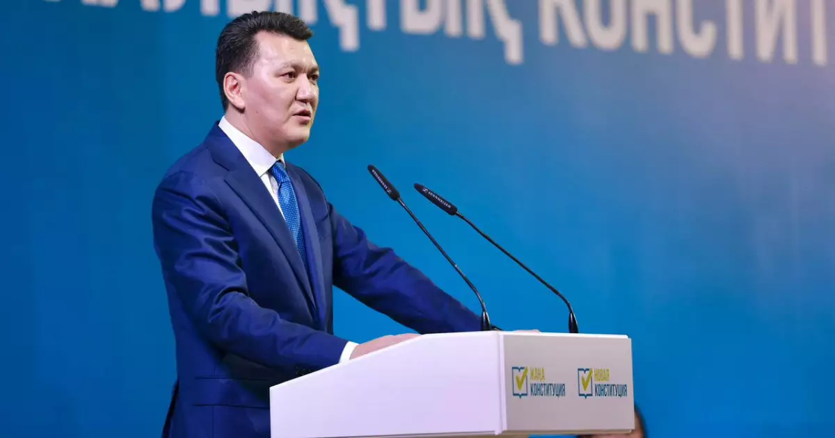   «Жабық кабинетте емес, елдің көзінше жазылды»: Ерлан Қарин жаңа Конституцияны әзірлеудің ерекшелігін атады   