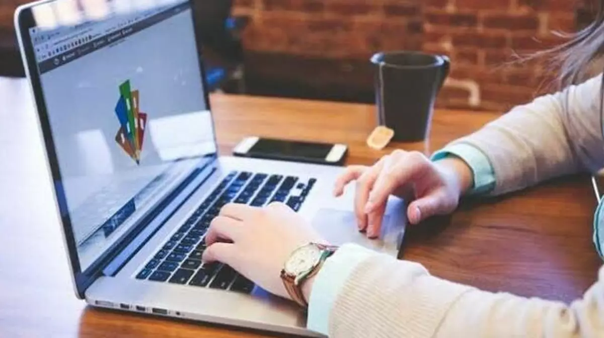 Казахстанцы устали от инфоцыган: петиция требует жёстких мер против нелегальных курсов