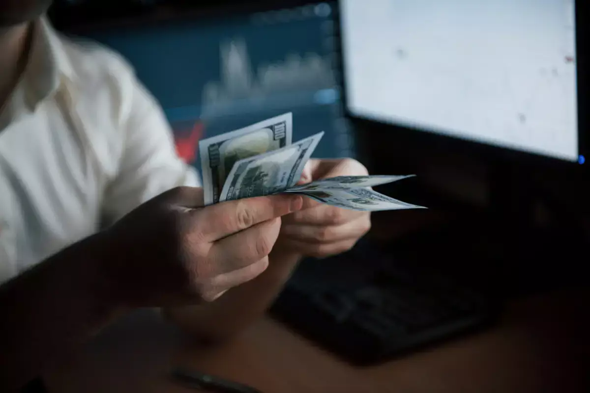 Кредиты ради «инвестиций»: обманувшего двух женщин на миллионы мошенника осудили в Актау - новости на Lada.kz 26.02.2026