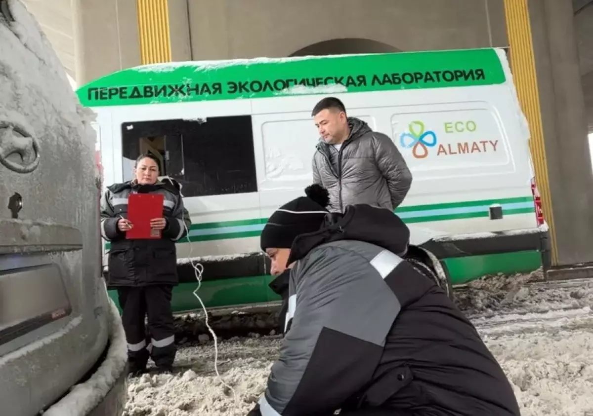 Алматыда автокөліктерді тексеру барысында жүздеген көліктің экологиялық талапты бұзғаны анықталды