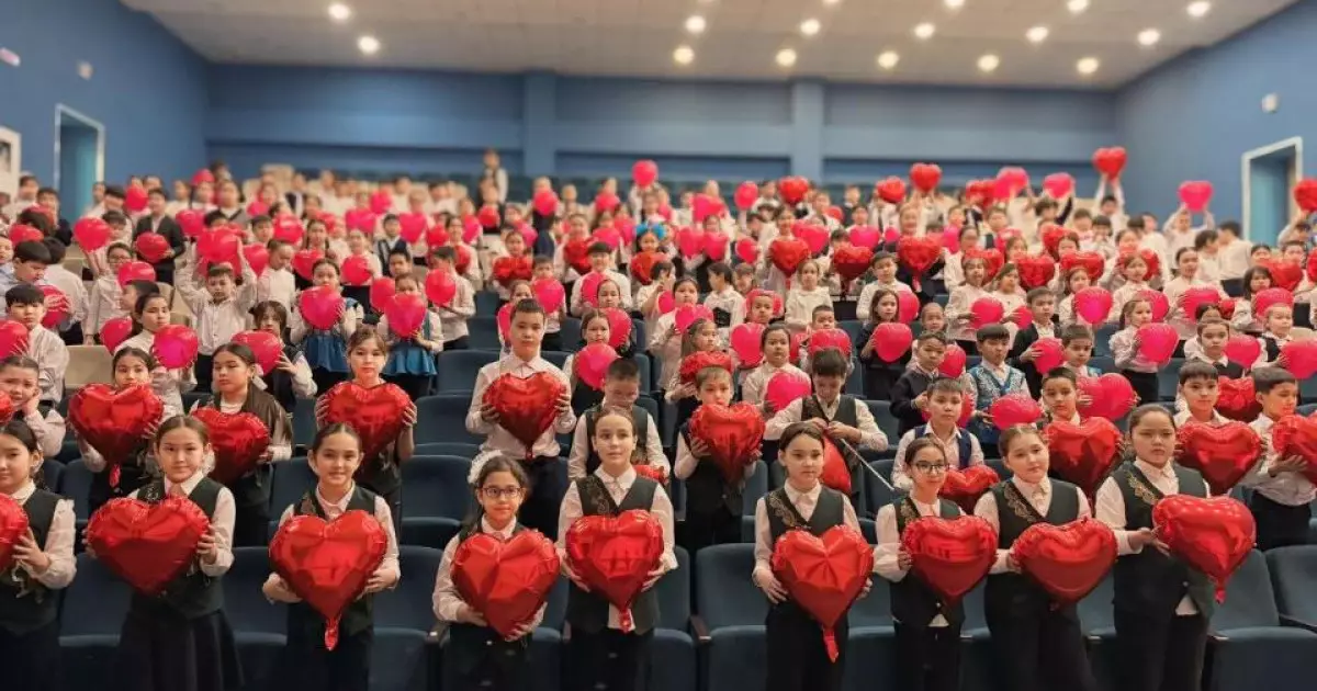  Астаналық оқушылар Алғыс айту күніне орай ерекше акция ұйымдастырды 