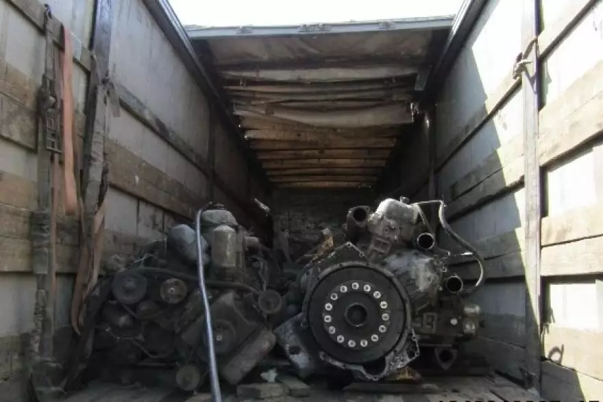 Москвич пытался вывезти через Зауралье в Казахстан двигатели для военной техники.