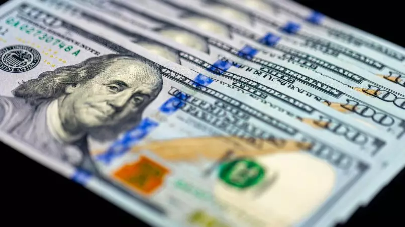 Доллар в Казахстане остаётся дороже 500 тенге