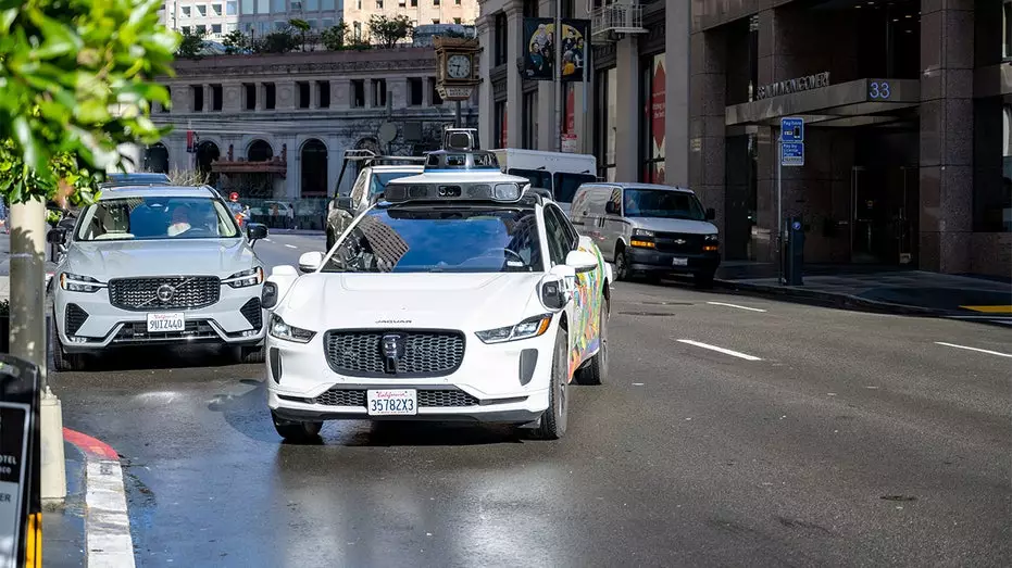 Waymo запустит беспилотные автомобили в Чикаго, нацелившись на расширение на Среднем Западе.