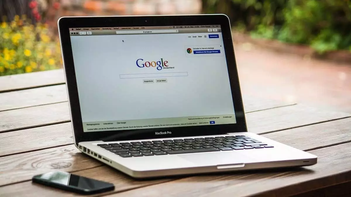 300 000 пользователей Chrome пострадали от поддельных расширений с искусственным интеллектом.