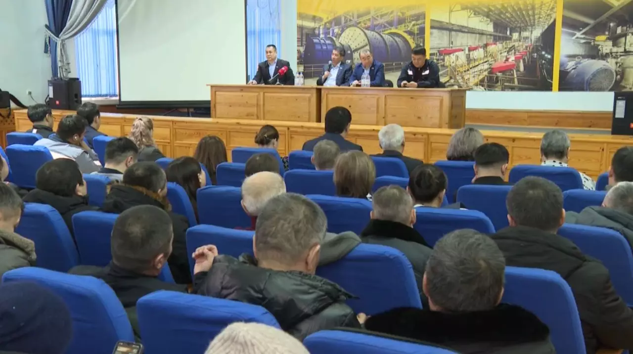 Горняки Жезказгана приняли участие в обсуждении новой Конституции