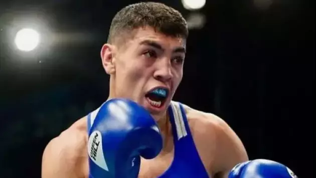 Қазақстандық боксшы ӘЧ жүлдегерін тас-талқан етті