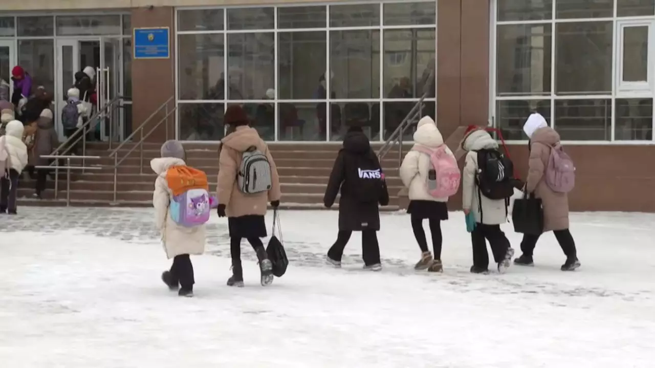 Столичных школьников перевели на дистанционное обучение