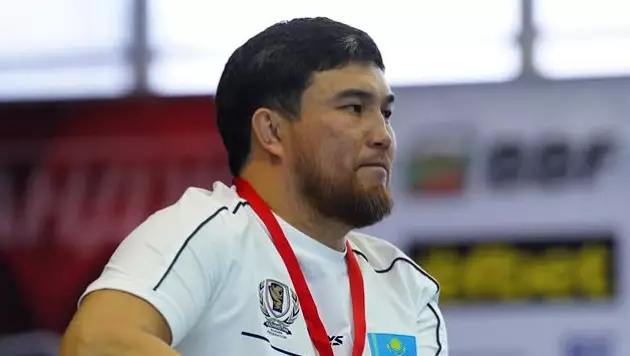 Казахстан взял медаль в битве с Узбекистаном на малом ЧМ по боксу