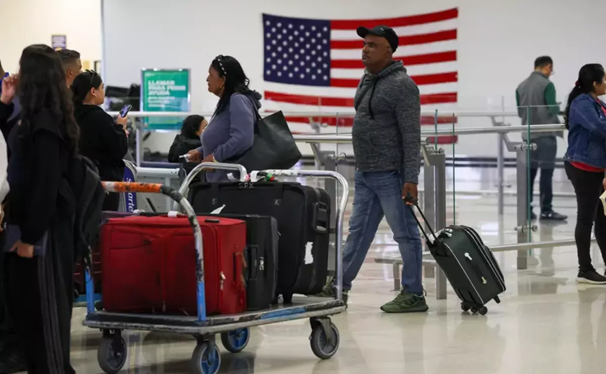 Из США впервые за век уехало больше американцев, чем приехало мигрантов - новости на Lada.kz 26.02.2026