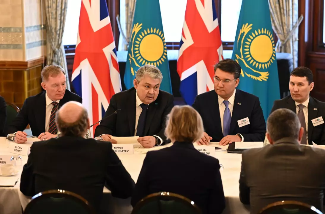 Казахстан и Великобритания подписали дорожную карту стратегического партнерства в сфере критически важных минералов до 2027 года.