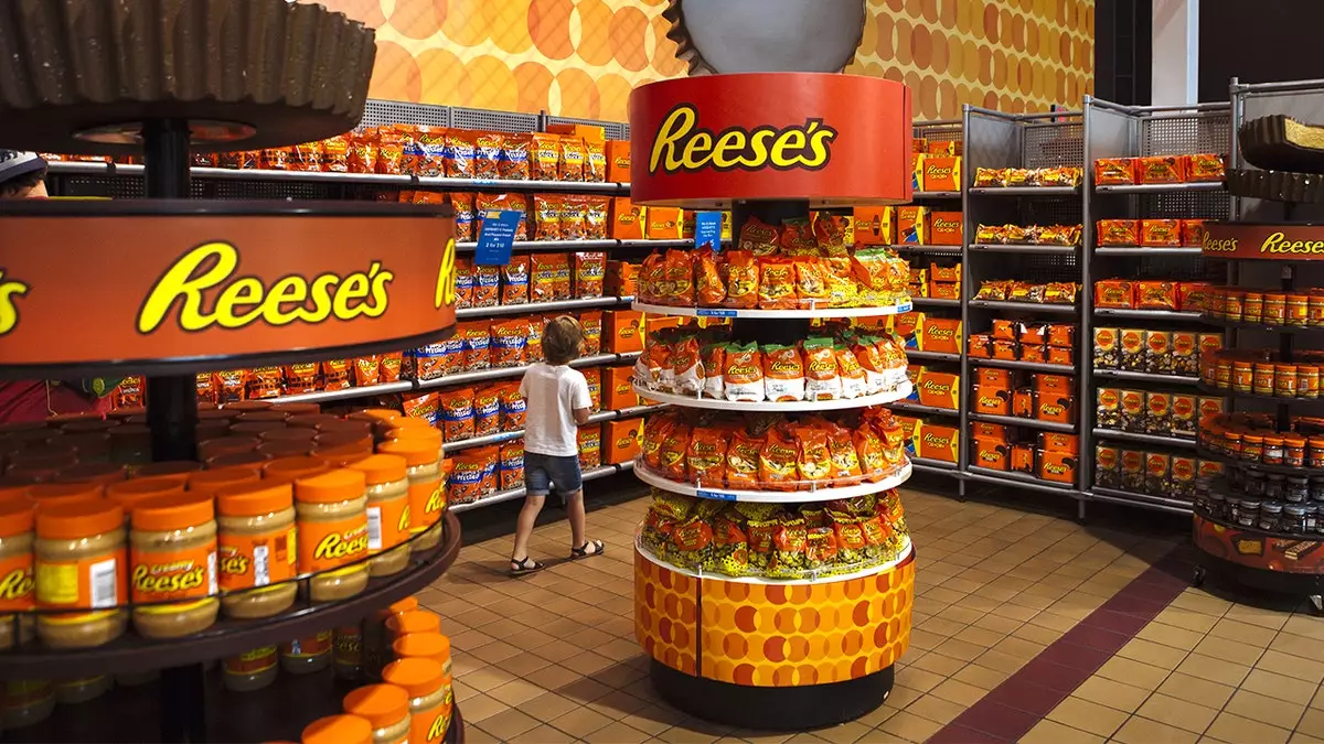 Наследник Reese's не выносит семейные конфеты, так как потребители возмущены изменением рецепта: "Противно и восково".