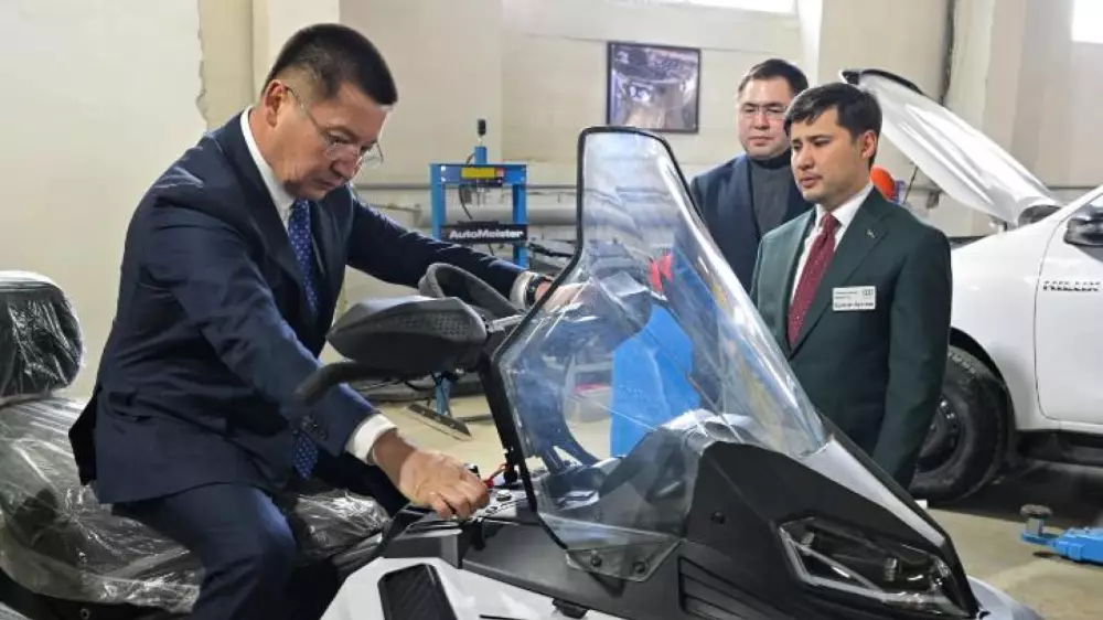 Акимы на квадроциклах и министры без секретов: чем занимались чиновники Казахстана в феврале