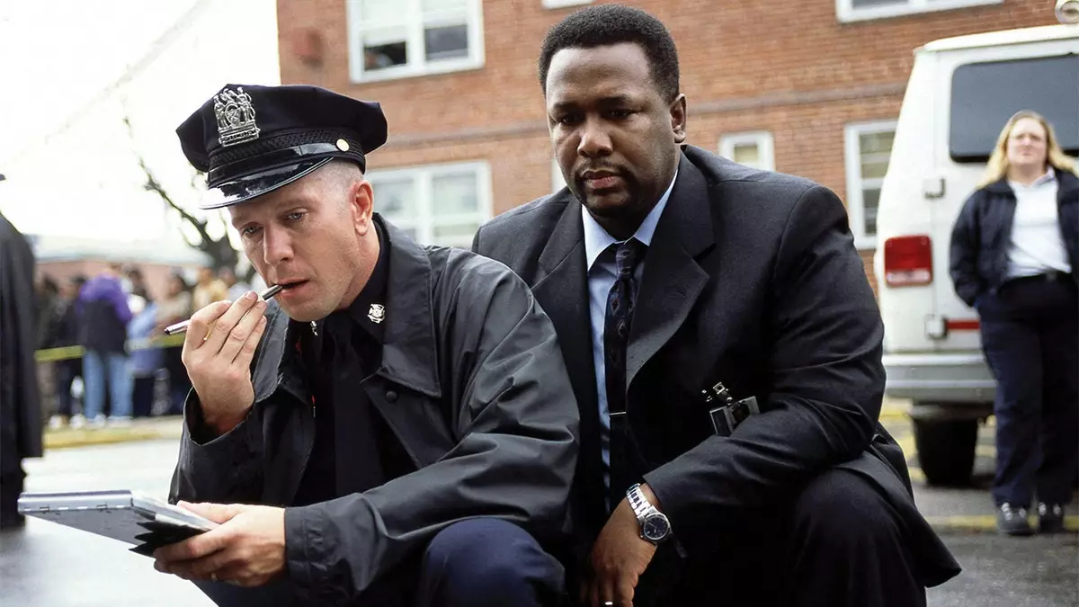 Актёр "Провода" Бобби Дж. Браун погиб в возрасте 62 лет в результате трагического пожара в сарае.