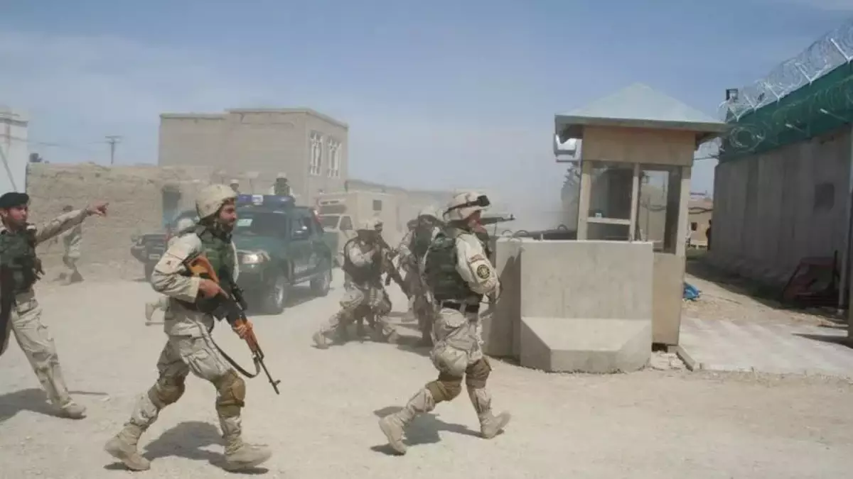 Пәкістан Кабулға соққы жасап, тәліптер үкіметіне "ашық соғыс" жариялады