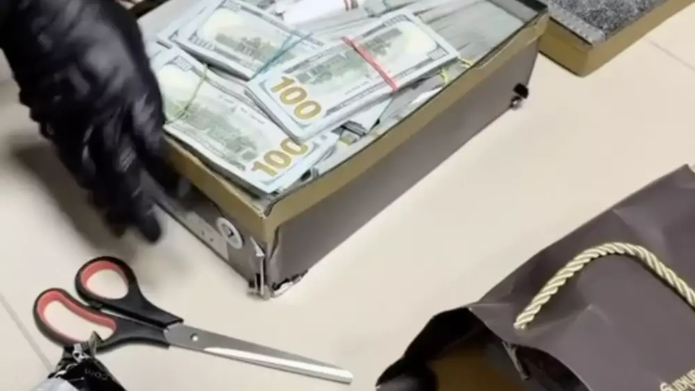 Күш қолданып, қысым көрсеткен: заңсыз қарыз беріп, 2 миллиардқа жуық табыс тапқан күдікті әшкере болды