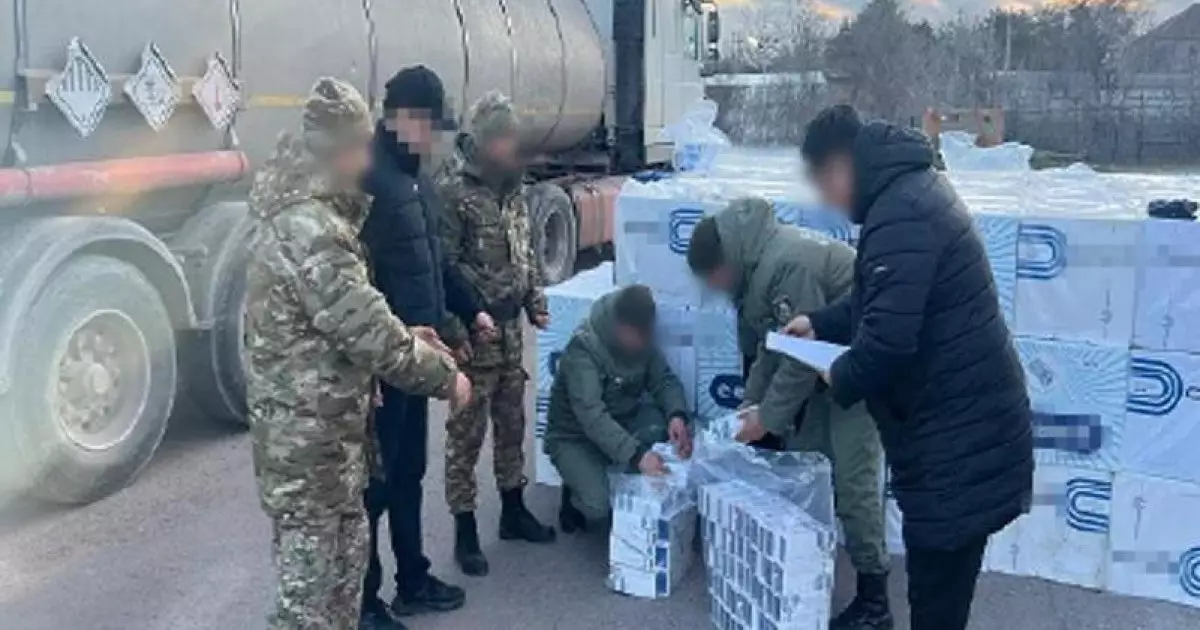  ҰҚК елге 60 млн теңгенің темекісін заңсыз өткізбек болғандарды ұстады 