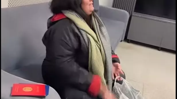 Қызыл дипломмен қаңғып жүрген қыз шарасыздықтан өкіріп жылады