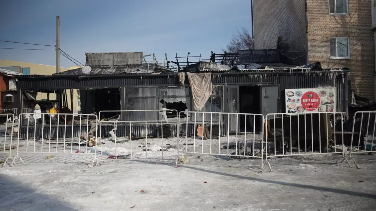 Жарылыстан кейінгі Щучинск: Күйген ғимарат, үнсіз аула – фоторепортаж 